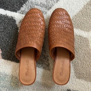 madewell jordyn clogs in english saddle, size 7